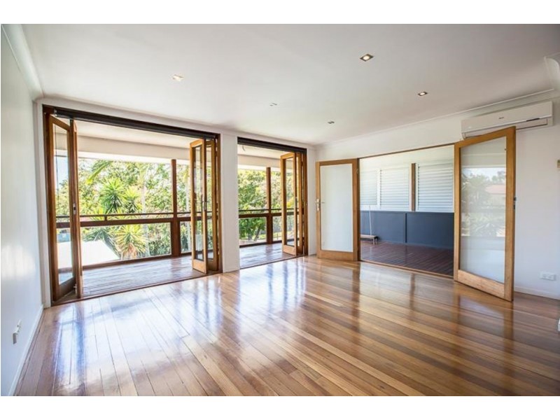 156 Bamboo Avenue, Benowa QLD 4217