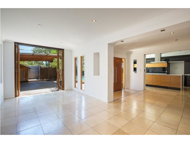 156 Bamboo Avenue, Benowa QLD 4217