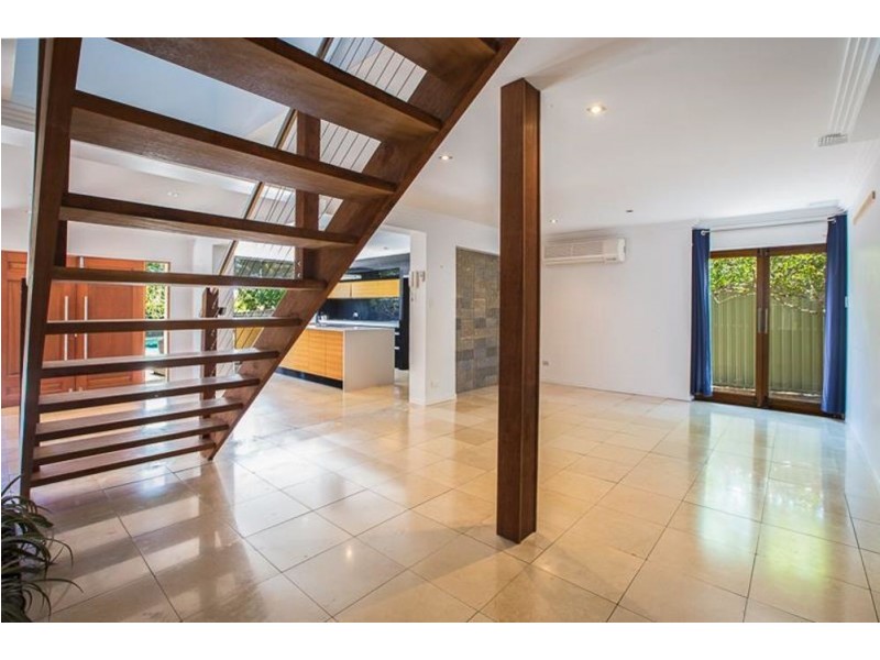 156 Bamboo Avenue, Benowa QLD 4217