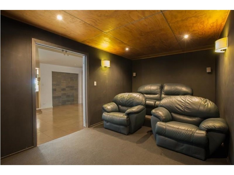 156 Bamboo Avenue, Benowa QLD 4217