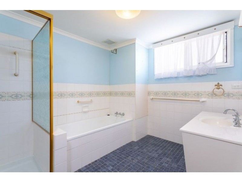 4/198 Marine Parade, Labrador QLD 4215