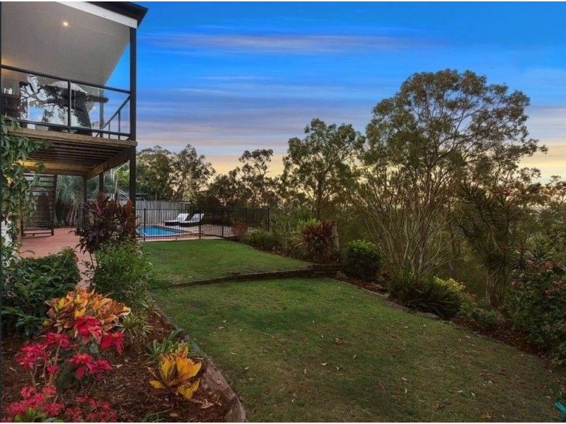 33 Highvale Drive, Helensvale QLD 4212