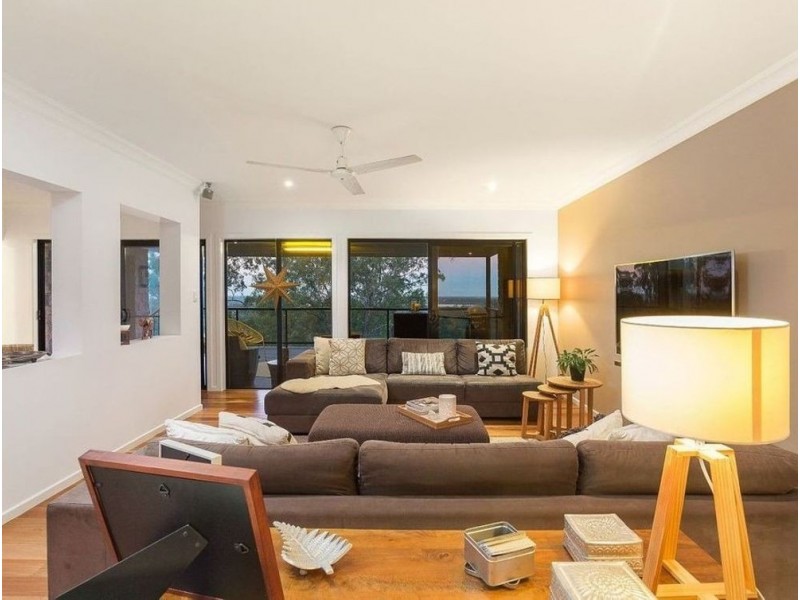 33 Highvale Drive, Helensvale QLD 4212