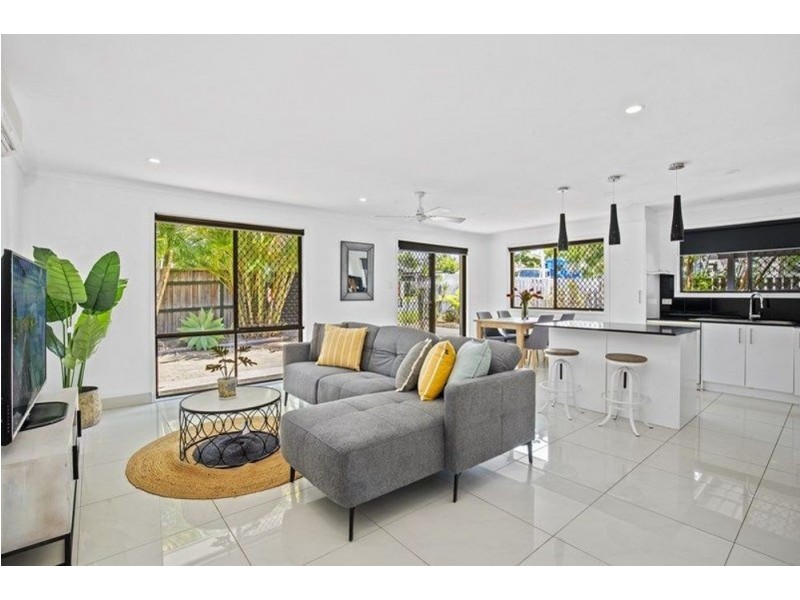 113 Bamboo Avenue, Benowa QLD 4217