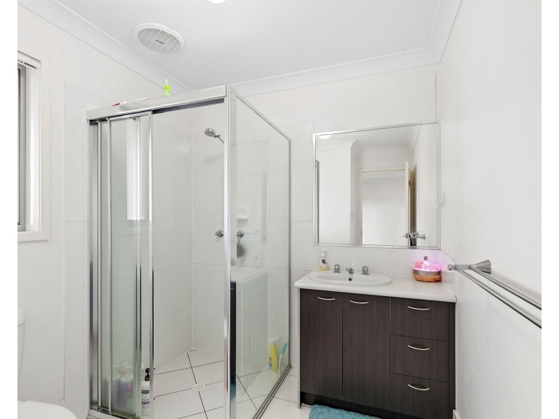 18/1 Mcauley Parade, Pacific Pines QLD 4211