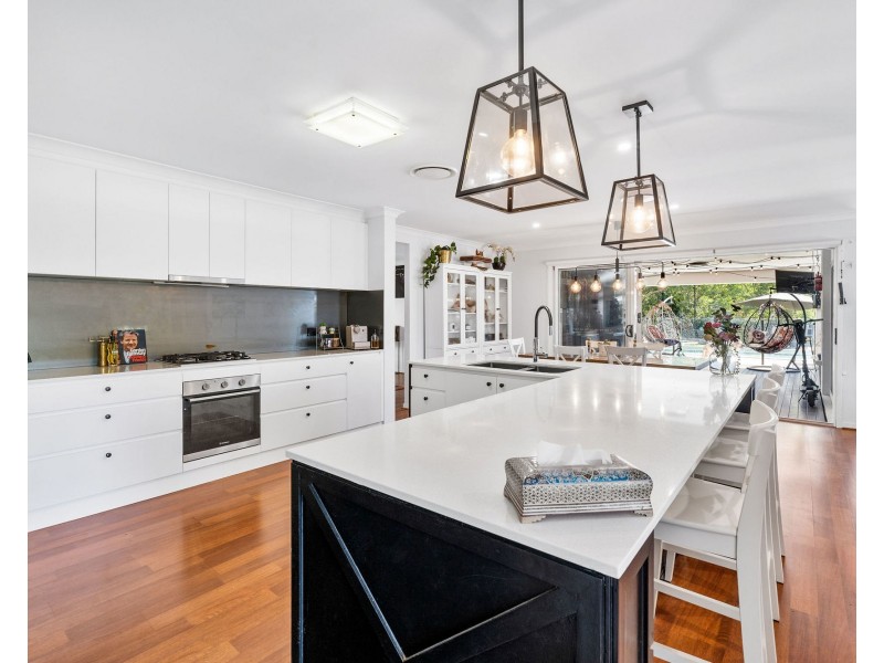 8 Hillary Circuit, Pacific Pines QLD 4211