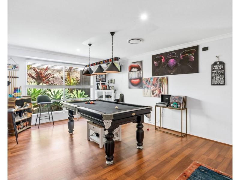 8 Hillary Circuit, Pacific Pines QLD 4211