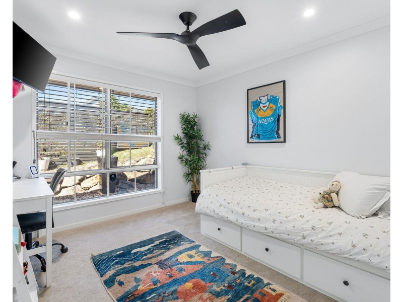 8 Hillary Circuit, Pacific Pines QLD 4211