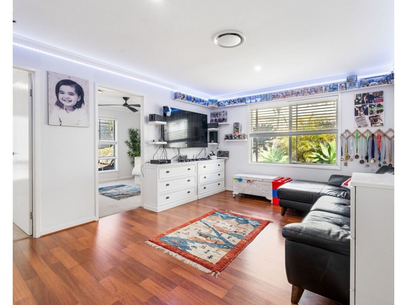 8 Hillary Circuit, Pacific Pines QLD 4211