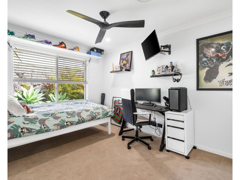 8 Hillary Circuit, Pacific Pines QLD 4211