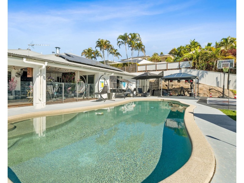 8 Hillary Circuit, Pacific Pines QLD 4211