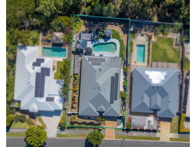 8 Hillary Circuit, Pacific Pines QLD 4211