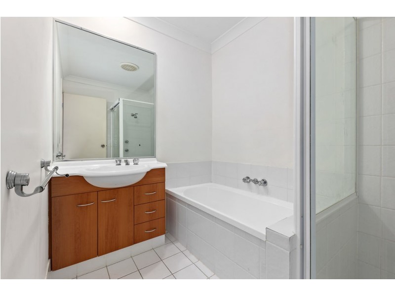 27/24 Amsonia Court, Arundel QLD 4214