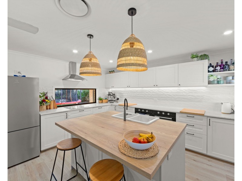 52 Parkes Drive, Helensvale QLD 4212