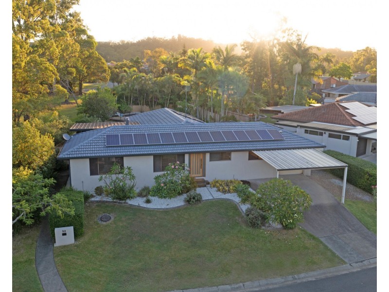 52 Parkes Drive, Helensvale QLD 4212