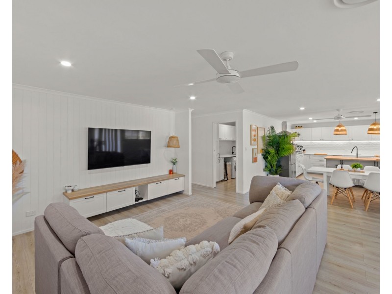 52 Parkes Drive, Helensvale QLD 4212