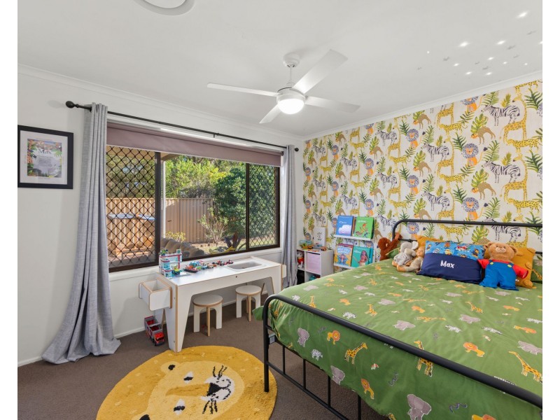 52 Parkes Drive, Helensvale QLD 4212