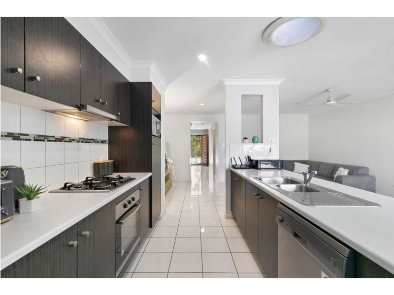 2/14 Tuxworth Place, Pimpama QLD 4209