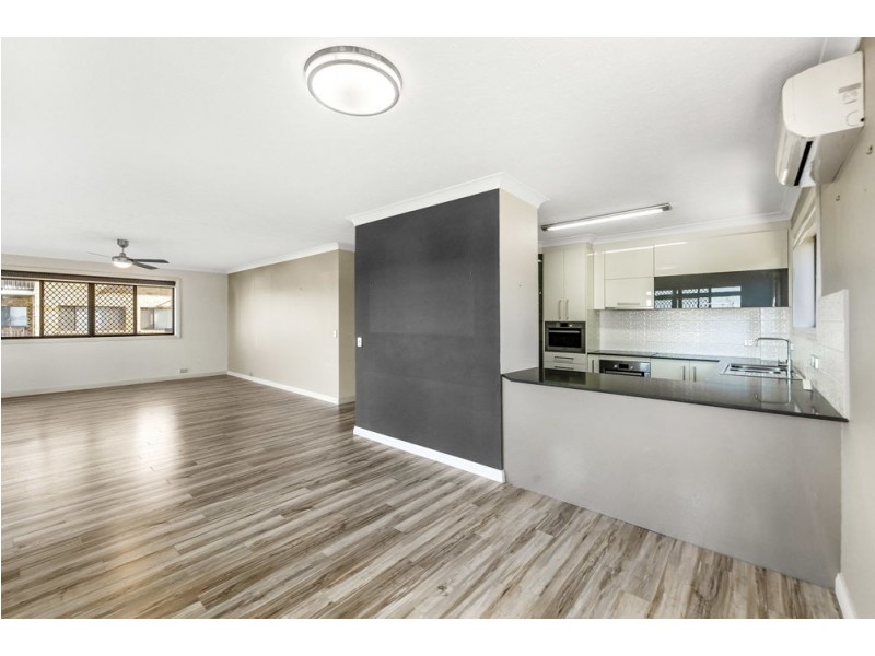 1/254 Marine Parade, Labrador QLD 4215