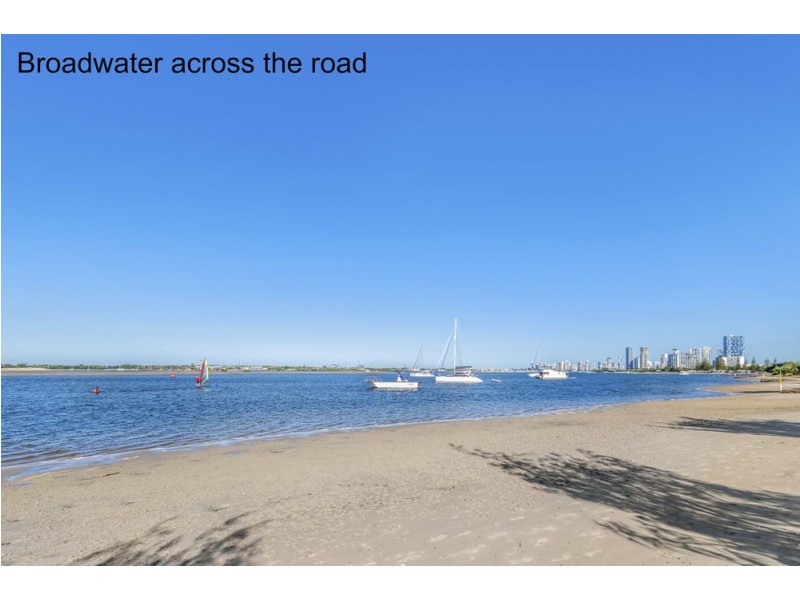 1/254 Marine Parade, Labrador QLD 4215