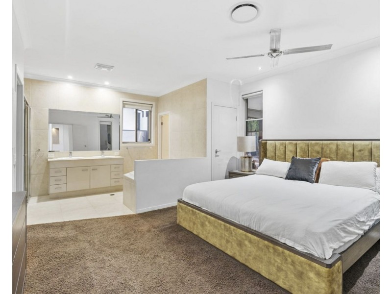 27 BUCCANEER WAY, Coomera QLD 4209