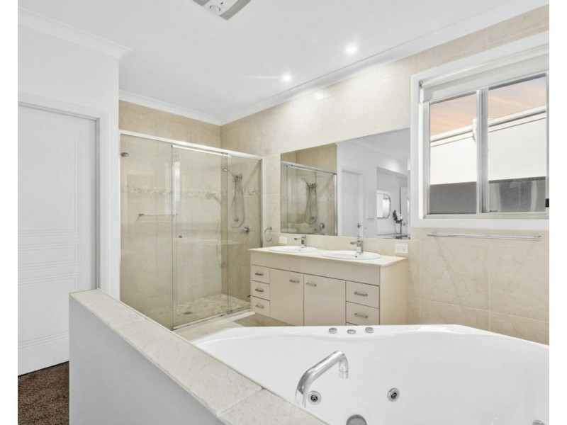 27 BUCCANEER WAY, Coomera QLD 4209