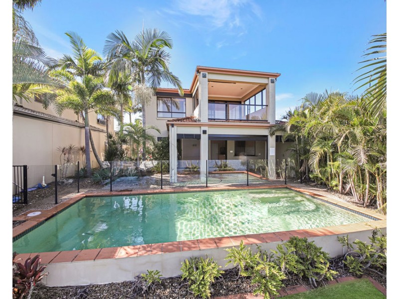 16 Saltair Grove, Helensvale QLD 4212