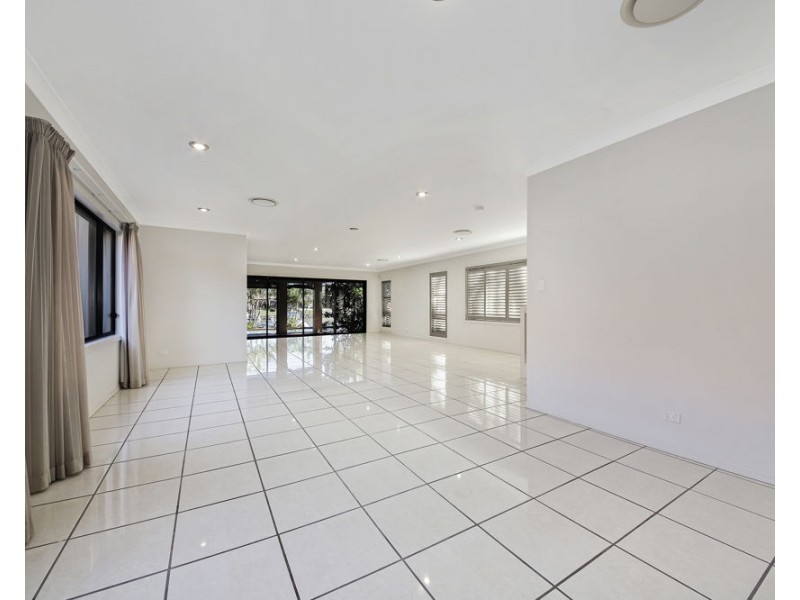 16 Saltair Grove, Helensvale QLD 4212