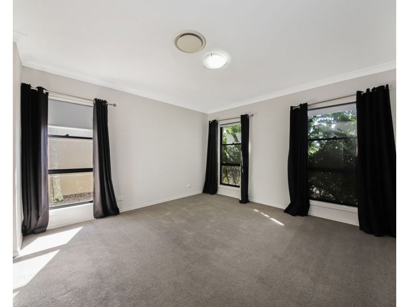 16 Saltair Grove, Helensvale QLD 4212