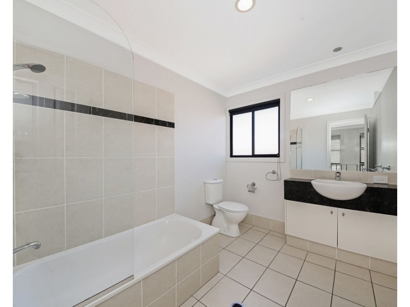 16 Saltair Grove, Helensvale QLD 4212