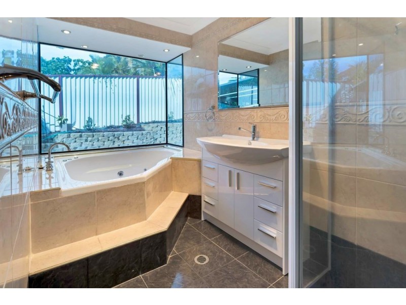 2 Grimsdyke Court, Molendinar QLD 4214