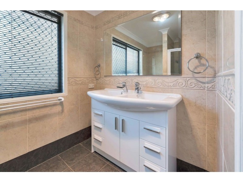 2 Grimsdyke Court, Molendinar QLD 4214