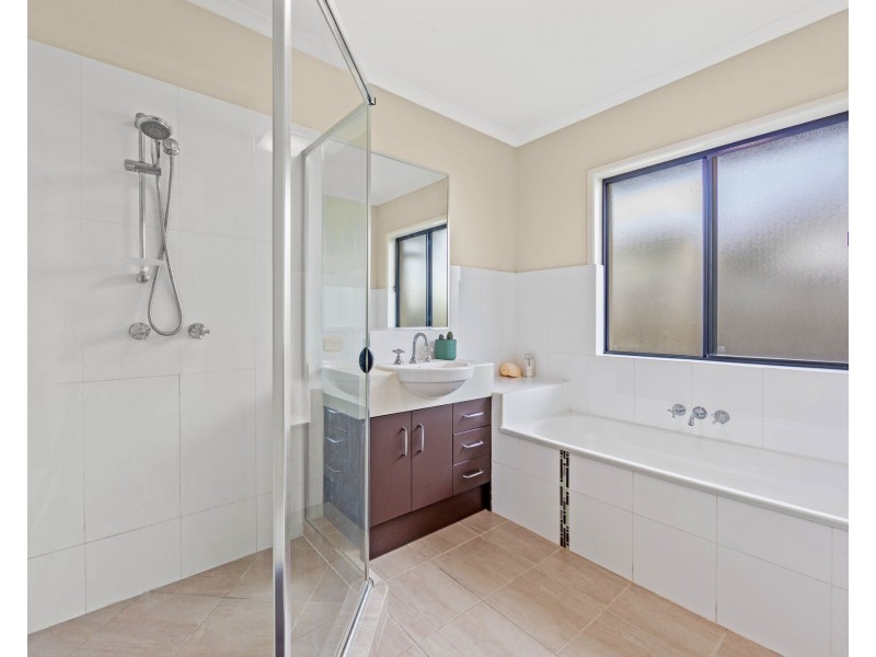 1 Casuarina Way, Helensvale QLD 4212
