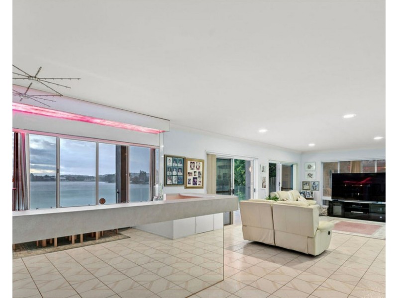 29 Kingfisher Crescent, Burleigh Waters QLD 4220