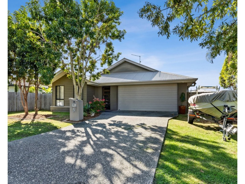 5 BENJAMIN STREET, Pimpama QLD 4209