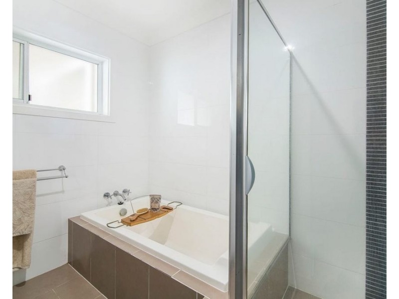 10 Bluegum Avenue, Hollywell QLD 4216