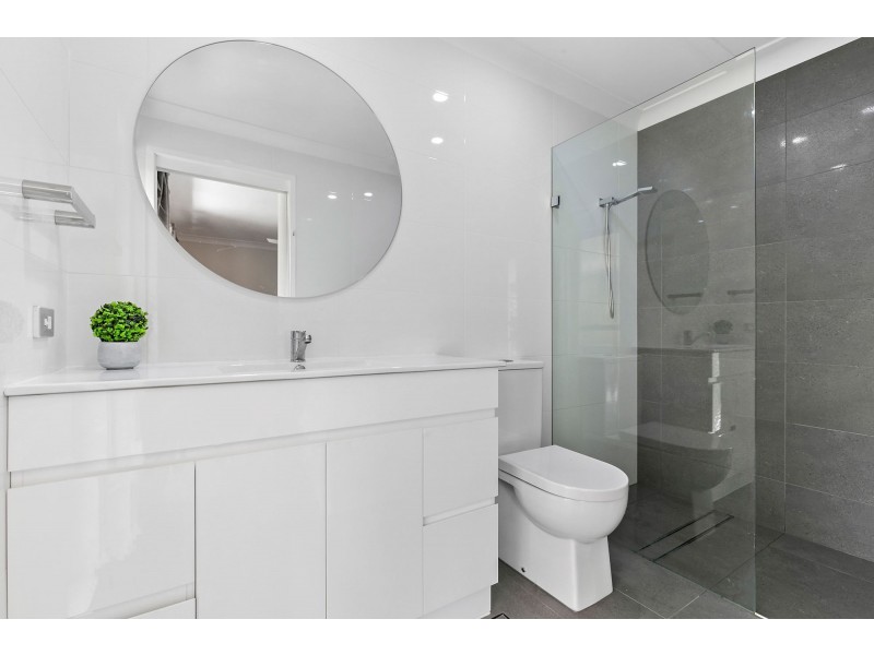 9/323 Christine Avenue, Varsity Lakes QLD 4227