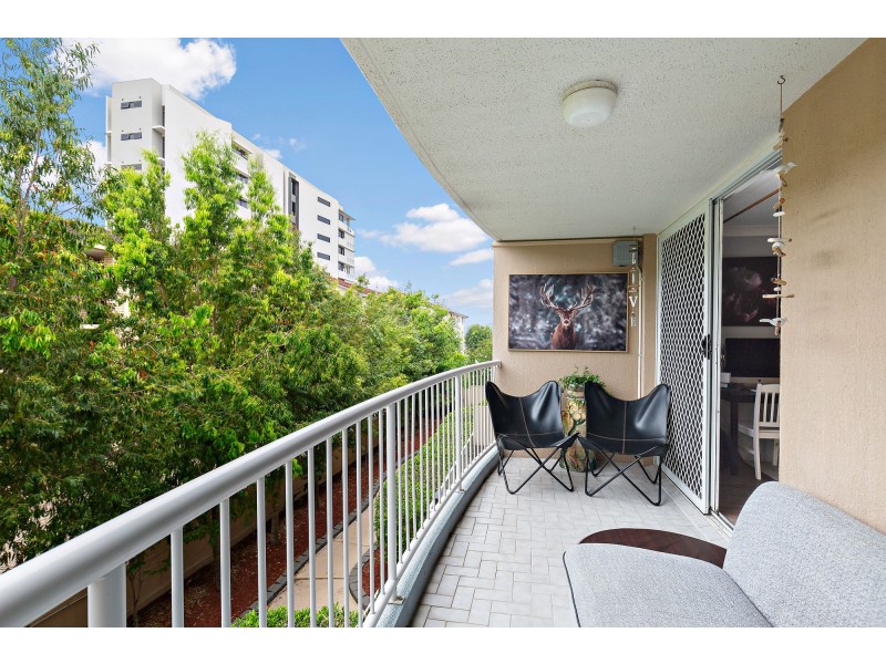 8/111 Frank Street, Labrador QLD 4215