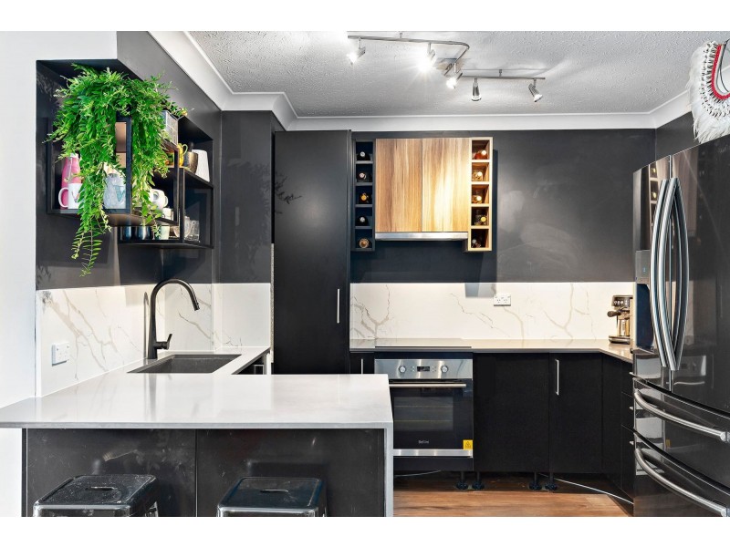 8/111 Frank Street, Labrador QLD 4215