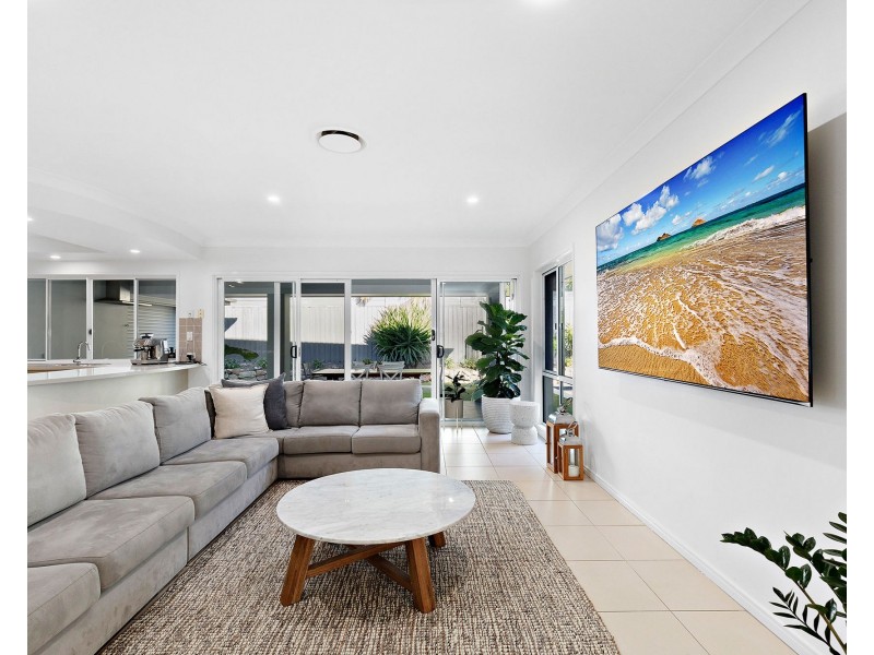 24 Zeus Circuit, Coomera Waters QLD 4209