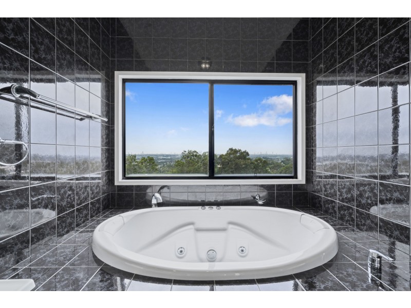 6 Moroccan Street, Highland Park QLD 4211