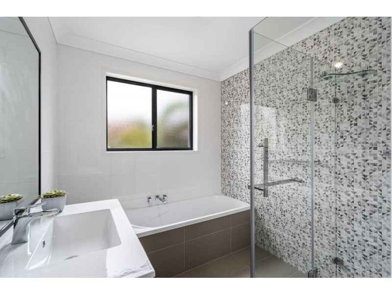 6 Moroccan Street, Highland Park QLD 4211