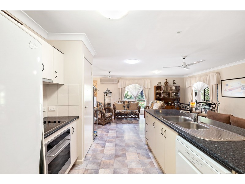 3 York Court, Pacific Pines QLD 4211