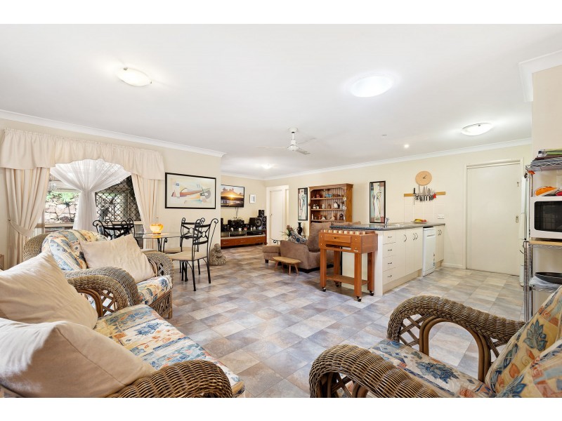 3 York Court, Pacific Pines QLD 4211
