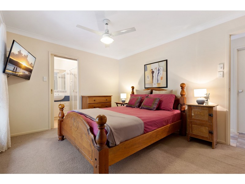 3 York Court, Pacific Pines QLD 4211