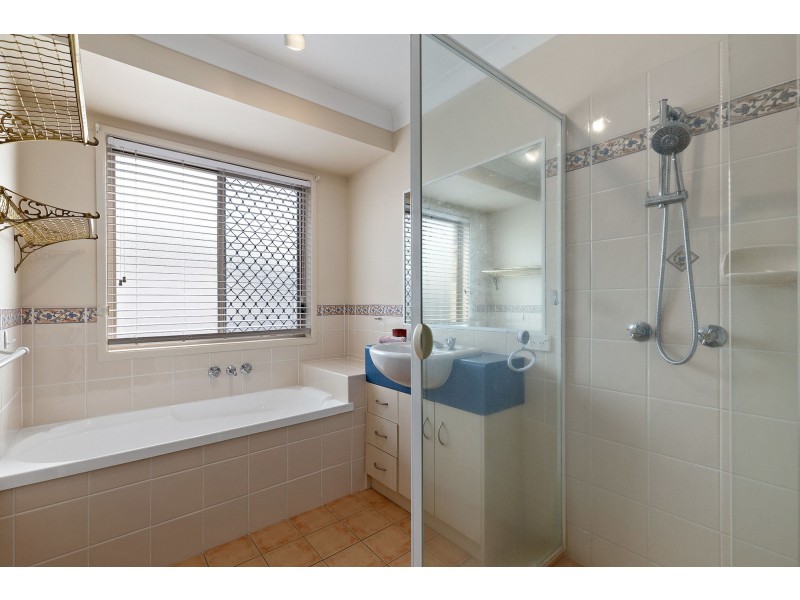 3 York Court, Pacific Pines QLD 4211