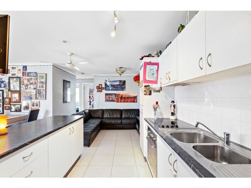 2/23 Callistemon Court, Arundel QLD 4214