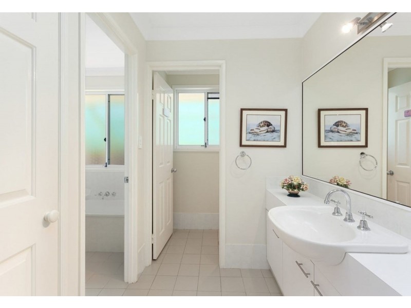 46 Auk Avenue, Burleigh Waters QLD 4220