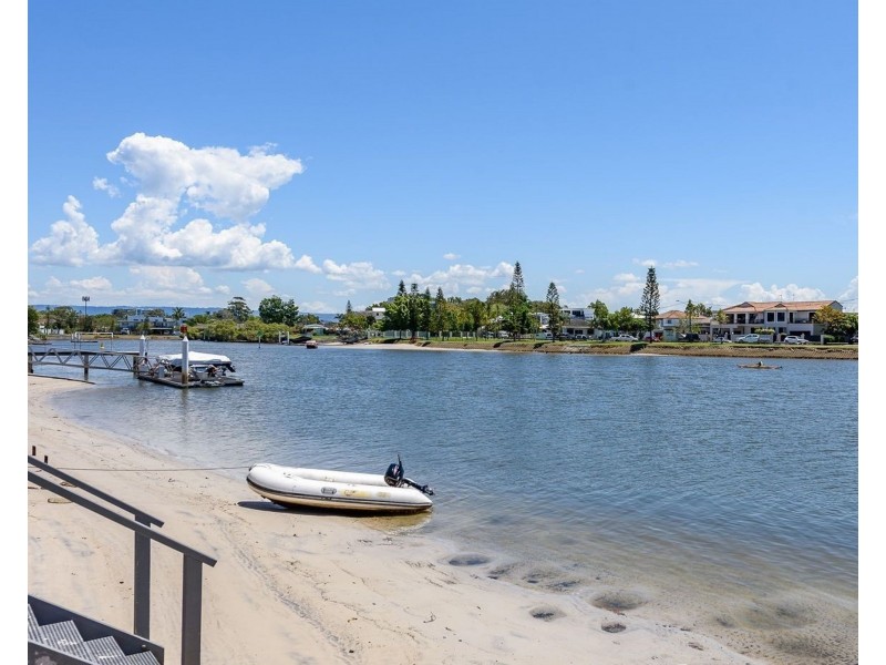 1/6 Vernia place, Biggera Waters QLD 4216