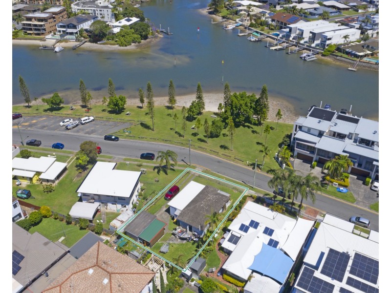 9 Ray Street, Runaway Bay QLD 4216